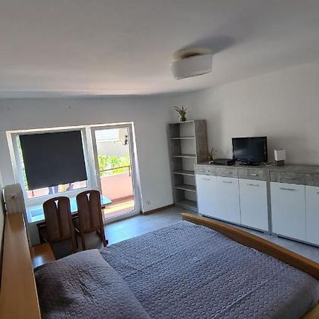Ferienwohnung Mit Balkon In Krumpendorf Exterior photo